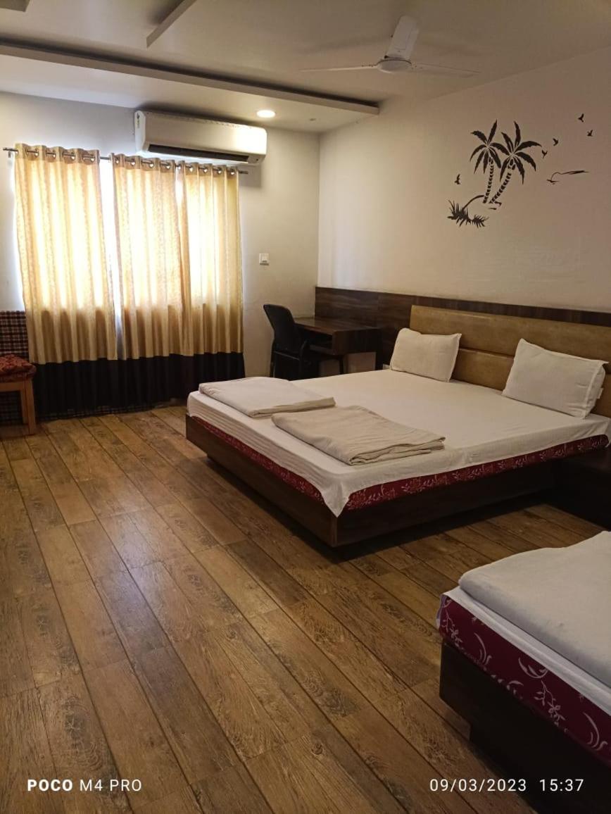 Hotel Shri Vardhan Удджайн Экстерьер фото