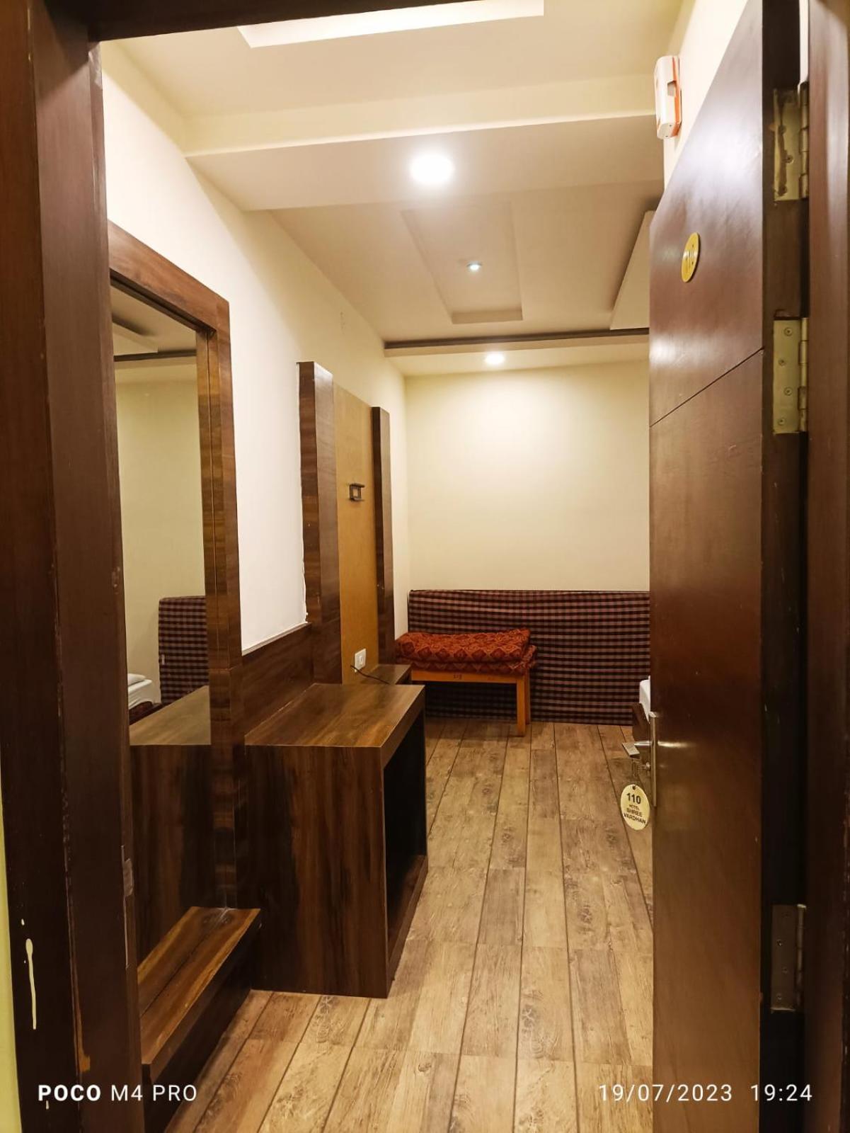 Hotel Shri Vardhan Удджайн Экстерьер фото