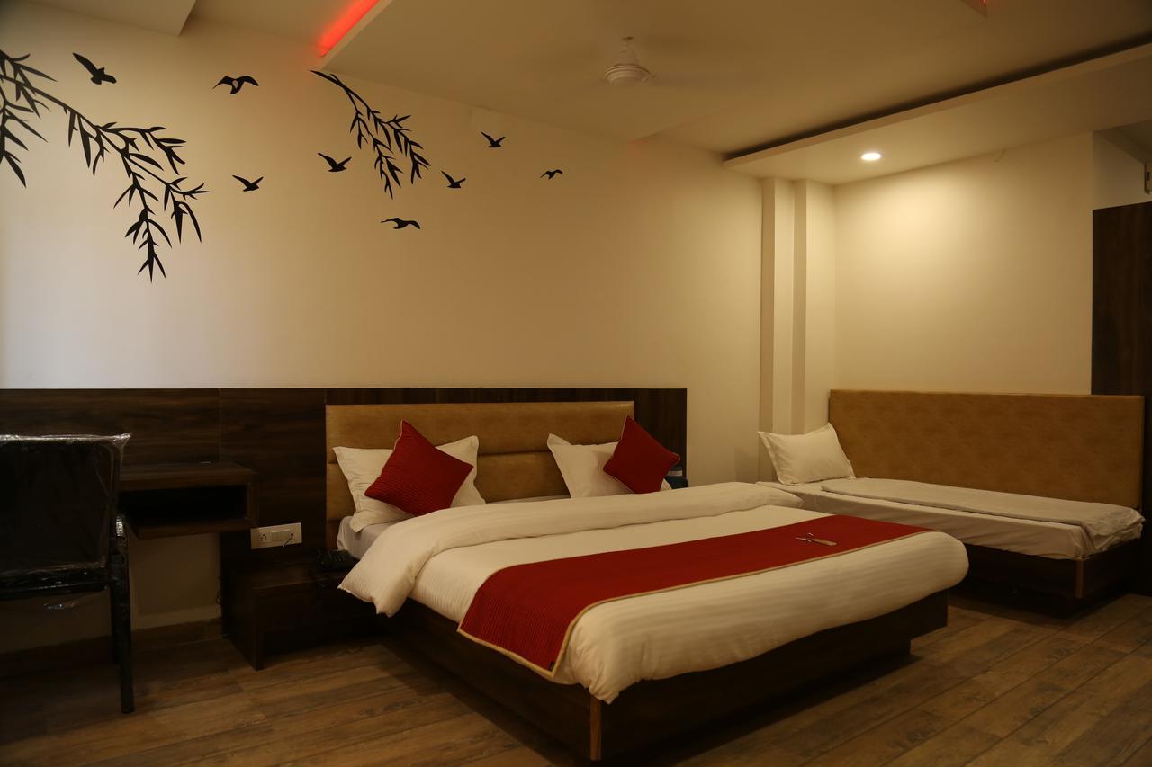 Hotel Shri Vardhan Удджайн Экстерьер фото