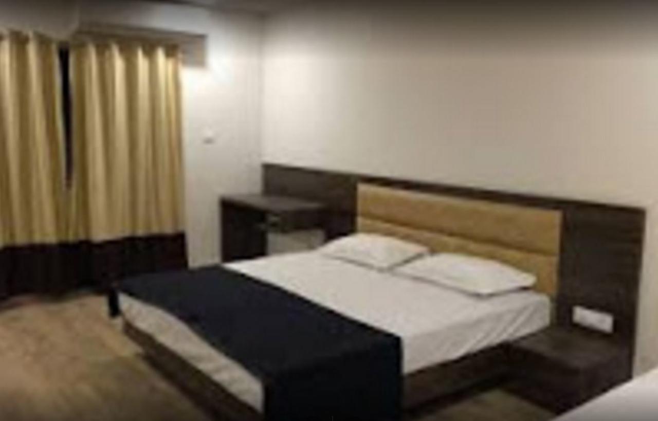 Hotel Shri Vardhan Удджайн Экстерьер фото